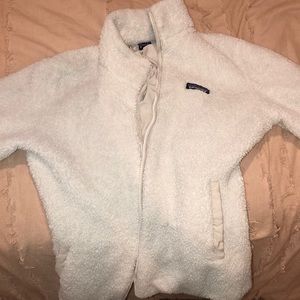 PATAGONIA FUZZY WHITE ZIP UP JACKET - SIZE LARGE